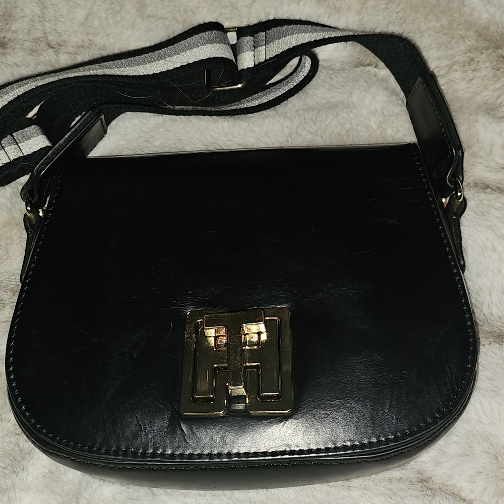 Vintage Tommy Hilfiger TH Twist Leather Saddle Bag.